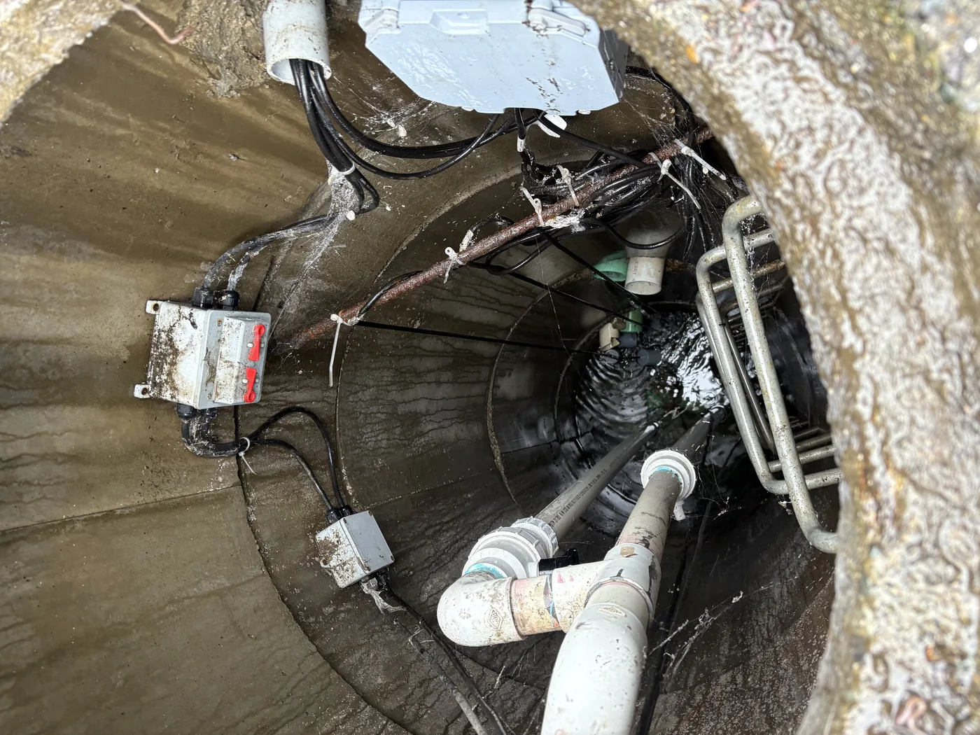 Excavated drainage and pump connection in the ground